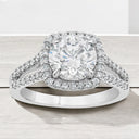 Anillo de compromiso con halo de diamantes cultivados en laboratorio redondos de 2,53 quilates en oro blanco de 14 quilates