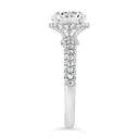 Anillo de compromiso con halo y pavé de diamantes cultivados en laboratorio redondos de 2,76 quilates en oro blanco de 14 quilates