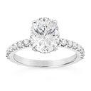 Anillo de compromiso con halo oculto de diamantes cultivados en laboratorio ovalados de 3,19 quilates en oro blanco de 14 quilates