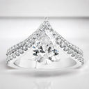Anillo de compromiso con diamantes cultivados en laboratorio en forma de pera de 2,97 quilates en oro blanco de 14 quilates