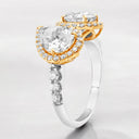 Anillo con halo de diamantes cultivados en laboratorio, redondos y en forma de pera de 4,11 quilates en oro de dos tonos de 14 quilates