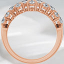 Alianza de diamantes cultivados en laboratorio redondos de 1,00 quilates en oro rosa de 14 quilates