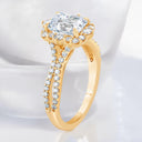 Anillo de compromiso de inspiración vintage con diamantes cultivados en laboratorio de talla esmeralda de 2,13 quilates en oro amarillo de 14 quilates