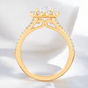 Anillo de compromiso de inspiración vintage con diamantes cultivados en laboratorio de talla esmeralda de 2,13 quilates en oro amarillo de 14 quilates